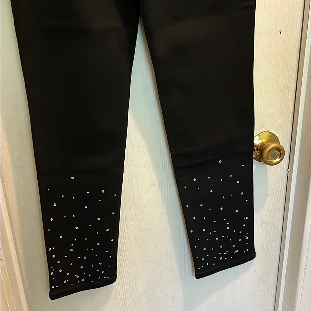 Issac mizrahi size 6 Women's black studded Jeans - Picture 6 of 6